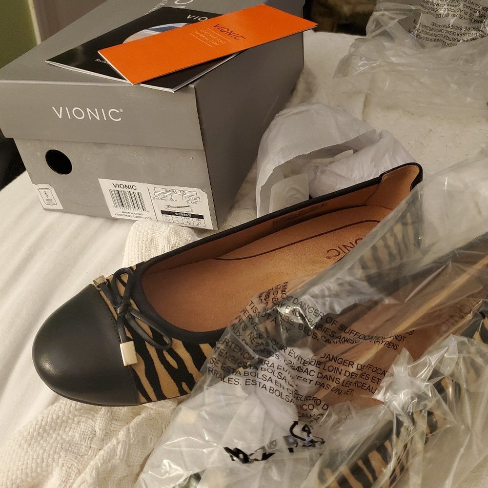 NWT Vionic Minna TGR Ballet Flats